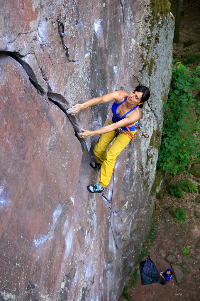 Azra Cavkusic dans Les illusions perdues, voie en 6a+ fissure